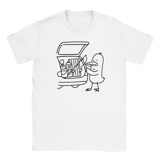 Valkoinen lyhythihainen T-paita mustalla ankka-aiheisella piirustuksella kalastukseen valmistautuvasta ankasta