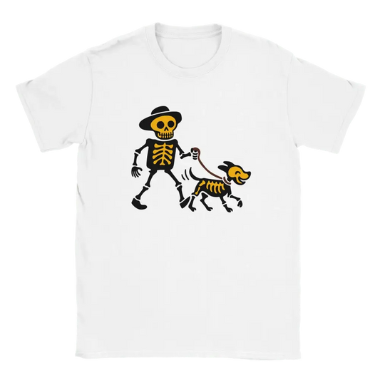 Valkoinen lyhythihainen T-paita Skeleton Walking Skeleton Dog -designilla Loppuun Asti