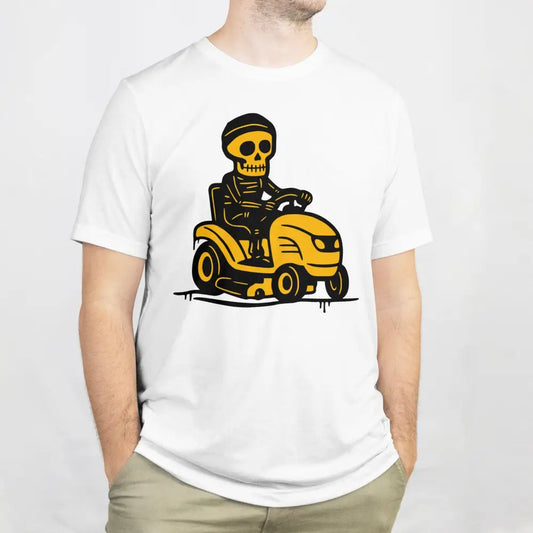 Valkoinen crew neck T-paita, jossa on keltainen ja musta sarjakuvahahmo skeletoni ajamassa ruohonleikkuria