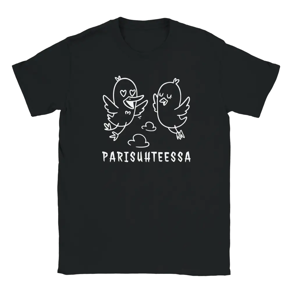 Musta T-paita Parisuhteessa with kaksi sarjakuva-lintua ja pilviä printillä