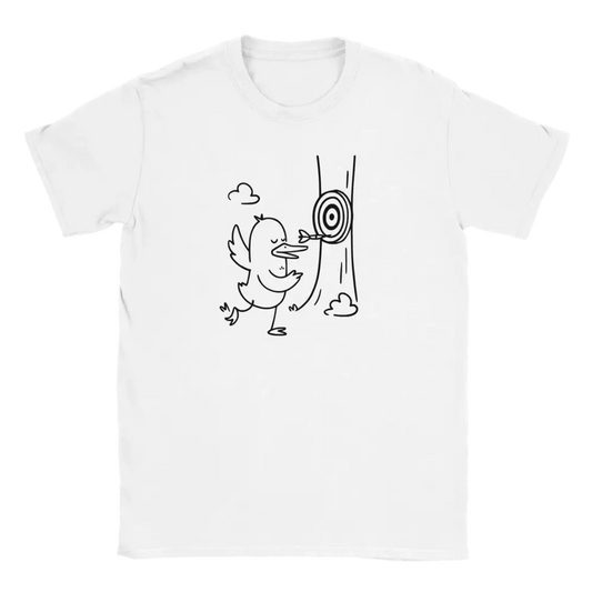 Valkoinen T-paita Sharp Shooter Duck, jossa ankka ampuu nuolta kohti puun taulua