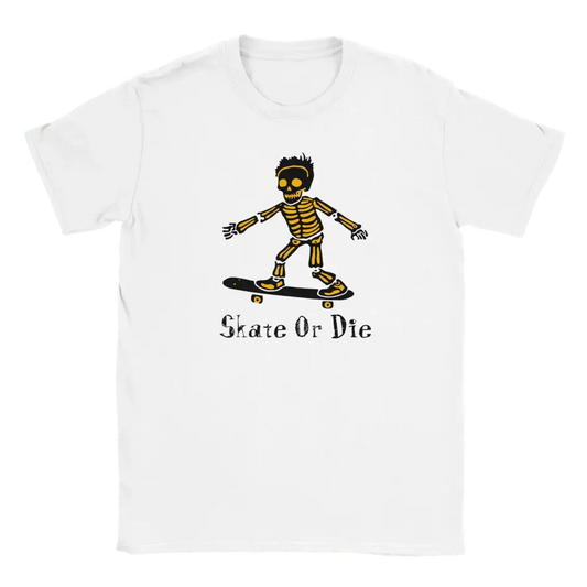 Valkoinen T-paita Skeleton skateboarding ja Skate Or Die tekstillä