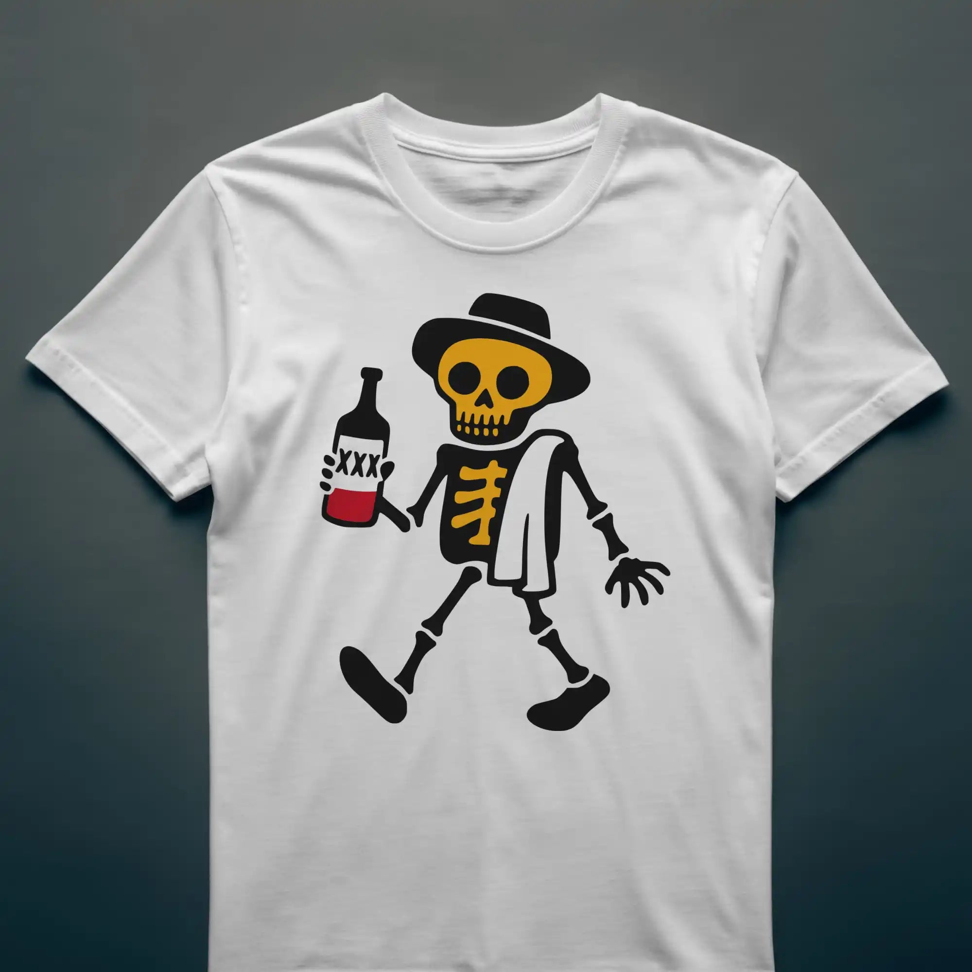 klassinen valkoinen t-paita hauskalla kuvalla. paita sopii lahjaksi tai omaksi. kuvassa luuranko pyyhe olalla ja pullo kourassa matkalla saunaan tai rannalle.