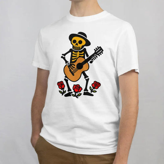 Valkoinen T-paita Skeletonin soittamassa kitaraa ja ruusuja designilla Viimeinen Serenadi