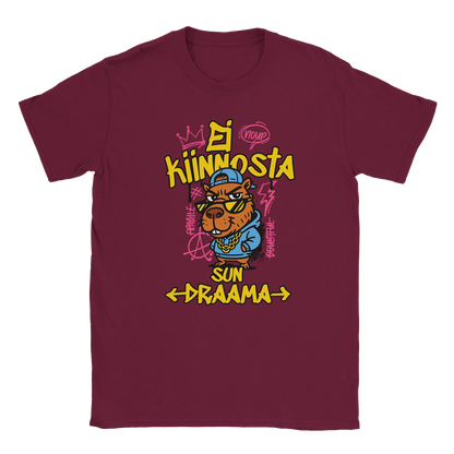 T-shirt featuring a guinea pig character in sunglasses beside the Finnish words Ei kiinnosta sun draama.