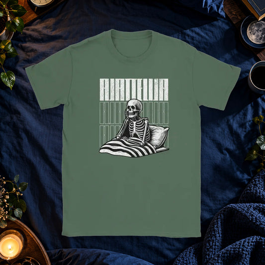 T-shirt featuring a skeleton sitting in bed beside the Finnish word Ajattelija.