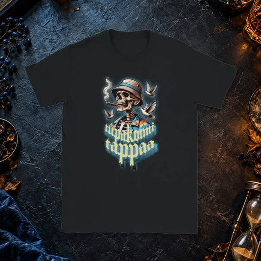 T-shirt featuring a skull wearing a hat amid smoke beside the Finnish words Tupakointi tappaa.