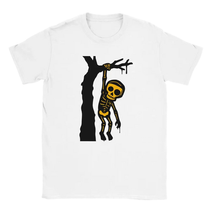 Apina T-paita valkoinen t-paita skeletoni roikkuu puun oksalta design