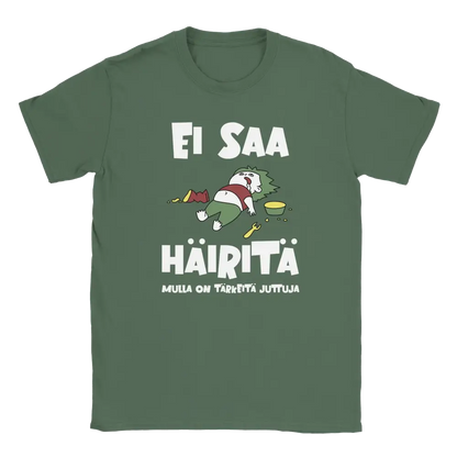T-shirt featuring a reclining character beside Finnish wording asking not to be disturbed.