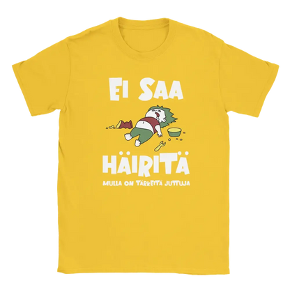 T-shirt featuring a reclining character beside Finnish wording asking not to be disturbed.