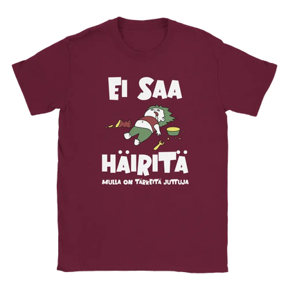 Maroon T-shirt featuring a reclining character beside Finnish wording asking not to be disturbed.