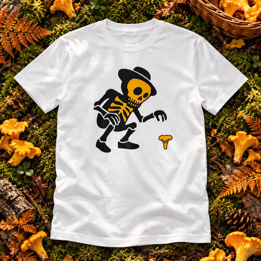 Chanterelle Hunter - T-shirt