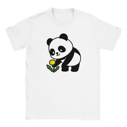 T-paita, jonka printissä panda kumartuu keltaisen voikukan puoleen.
