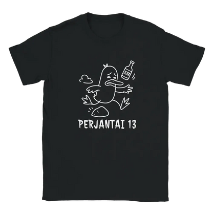Musta t-paita, jonka printissä kompastuva ankka, ilmaan lentävä pullo ja PERJANTAI 13 -teksti.