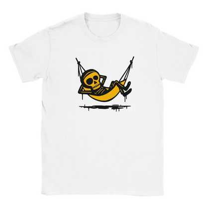 Valkoinen short-sleeve T-paita Skeleton relaxing in yellow hammock design Riippumattoilija