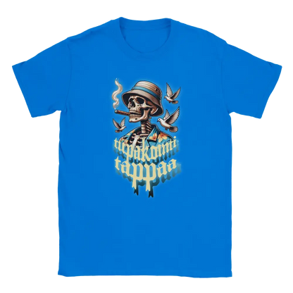 T-shirt featuring a skull wearing a hat amid smoke beside the Finnish words Tupakointi tappaa.