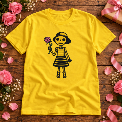 Themed flat-lay photograph of Tyttö ja Ruusu - Naisten T-paita with accessories related to its printed design.