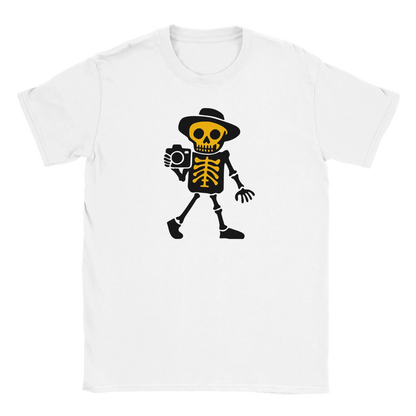 Valokuvaaja T-paita valkoinen crewneck T-paita luurankon kameralla grafiikalla